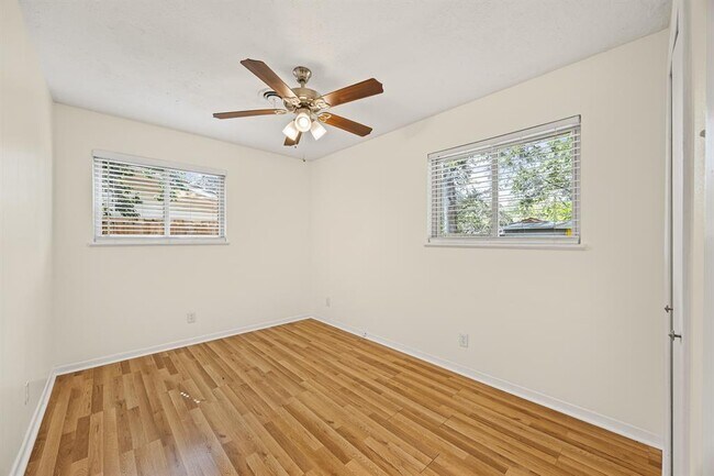 Building Photo - 3205 Whites Dr