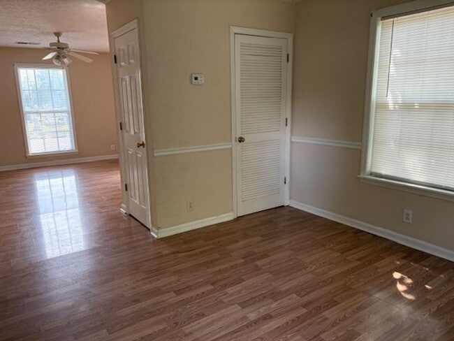 Building Photo - 1 BR-1BA Downtown Murfreesboro duplex