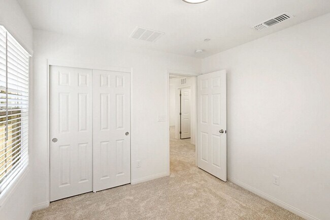 Building Photo - Brand New Inspirada Beauty With 1st Floor Bed and Bath