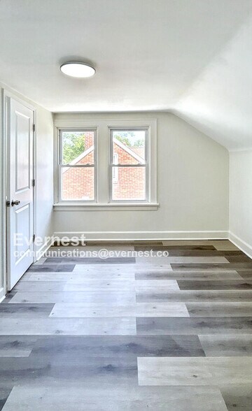 Building Photo - 792 E 232nd St