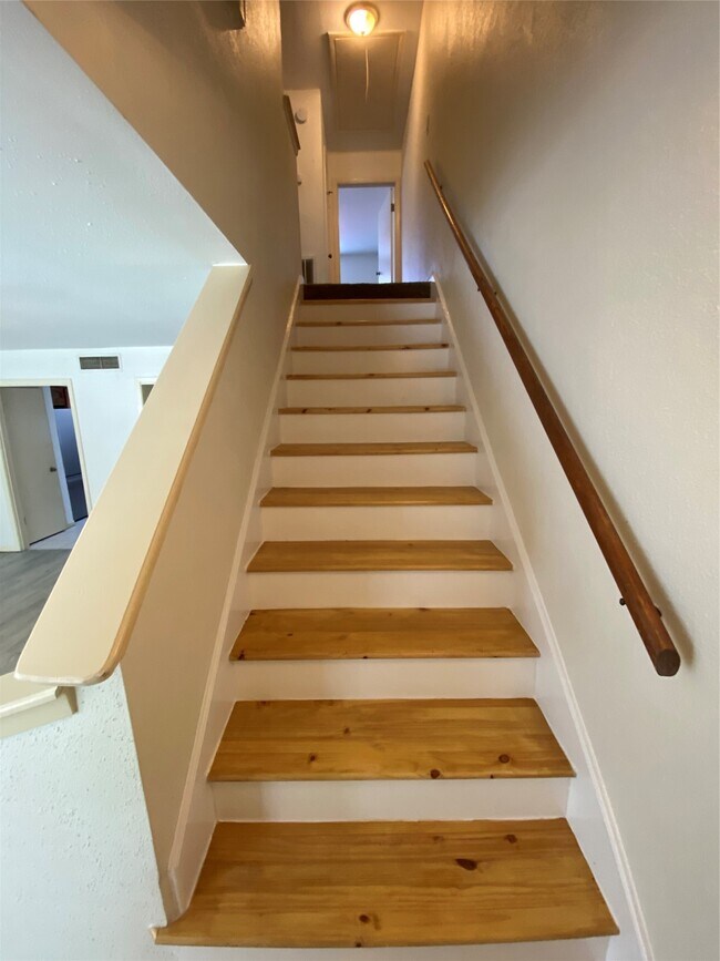 Building Photo - 7846 Green Lawn Dr