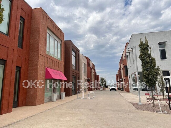 Building Photo - 1078 Hangar Dr