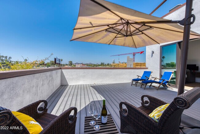 Building Photo - 540 W Mariposa St