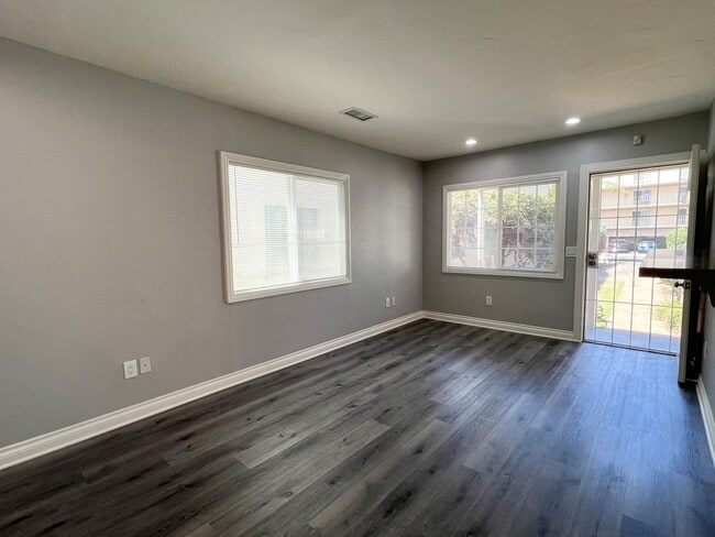 Building Photo - Beautiful Remodeled 1-Bedroom Cottage w/Central A/C and Parking in Hillcrest