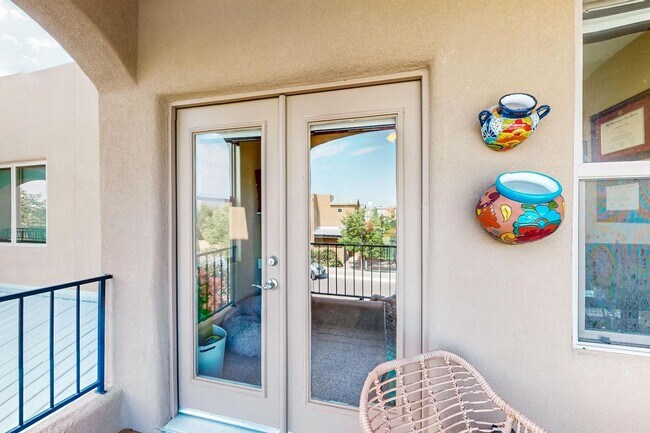 Building Photo - Sawmill District Townhouse 2/BD2/Story 2.5...