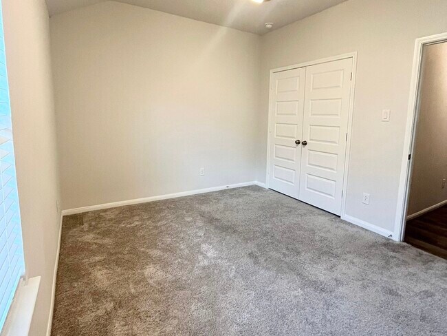 Building Photo - 2450 Goddard Grn Dr
