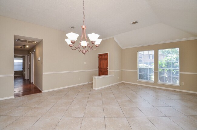 Building Photo - 20430 Drakewood Dr