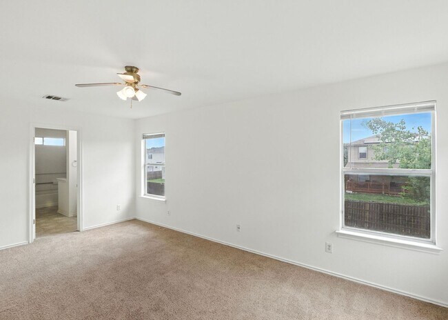 Building Photo - Easy Access to Hwy 90 & Loop 410