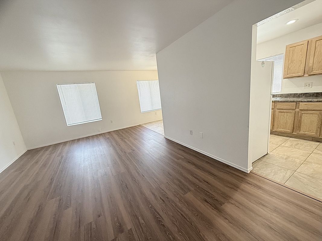 Building Photo - 302 E Blueridge Ave
