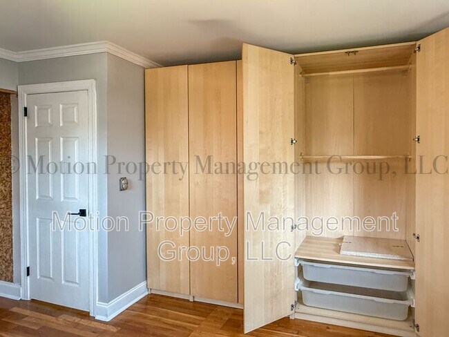 Building Photo - 2502 Little John Trail SE