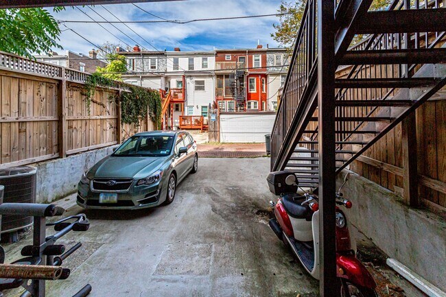 Building Photo - 727 Quebec Place NW