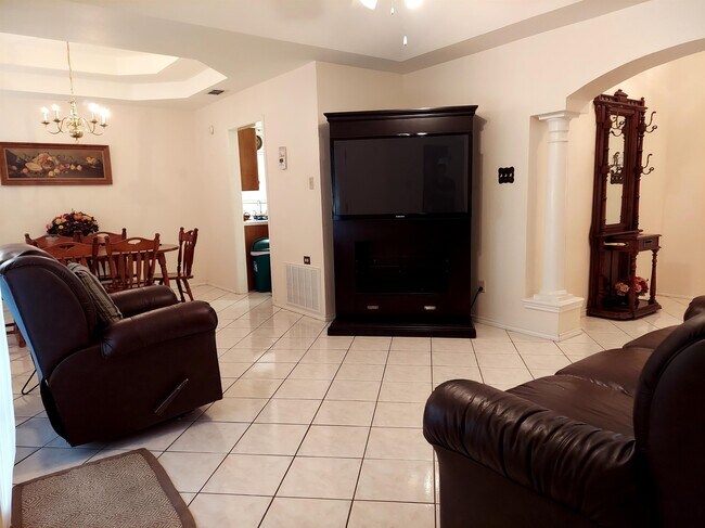 Building Photo - 1011 Topaz Trail