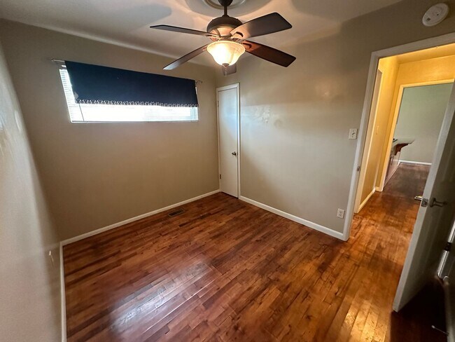 Building Photo - 2 Bd 1 Bath in Marmalade Square Condos