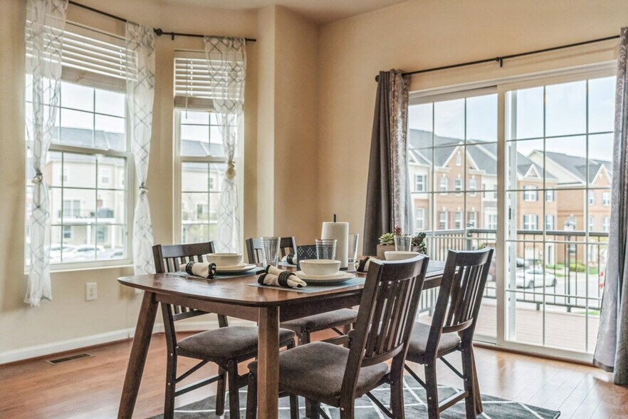 Building Photo - 7980 Blue Stream Dr