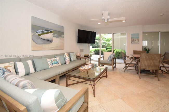 Building Photo - 1069 Hillsboro Mile