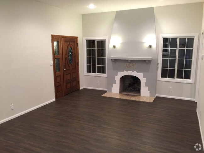 Main entry, living room, and fireplace - 10119 Fernglen Ave