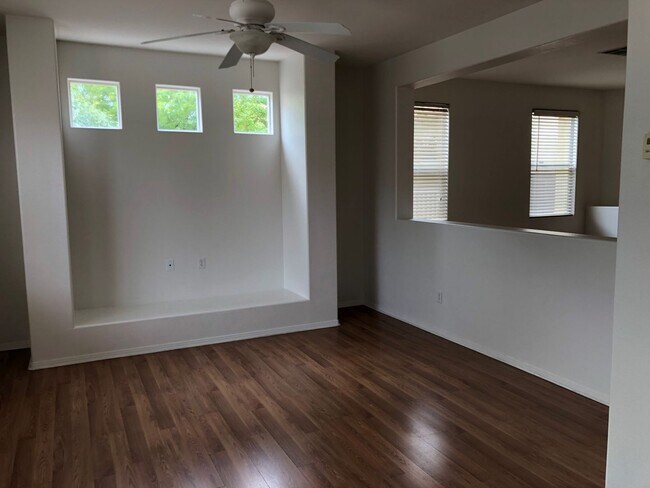 Building Photo - Charming 4 BED/3BATH, Home nestled in this beautiful guard-gated Rhodes Ranch Community!