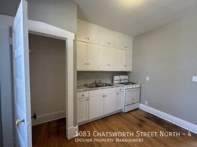 Building Photo - 1083 Chatsworth St N