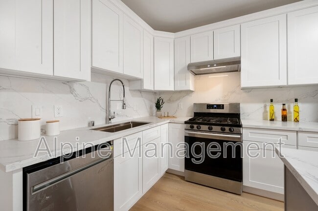 Building Photo - 830 47th St