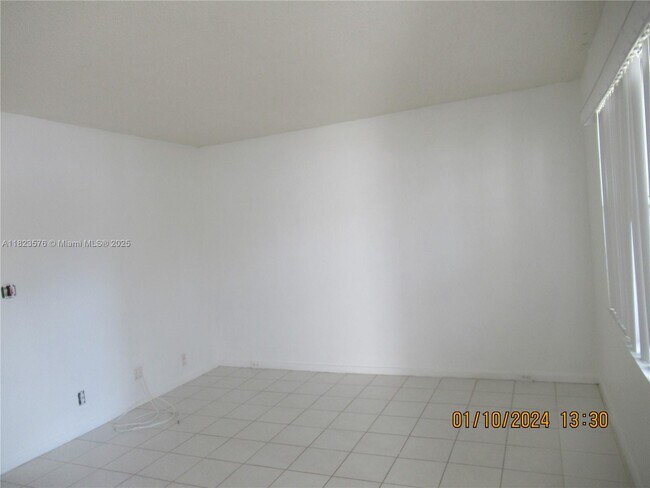 Building Photo - 2405 Antigua Cir