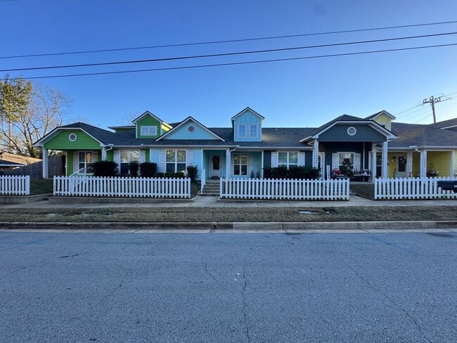 Building Photo - 2311 Airline