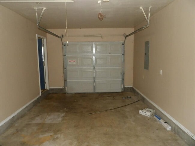 Building Photo - 804 N Evans Ave