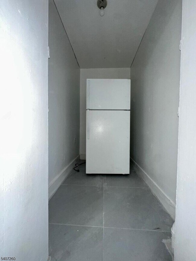 Building Photo - 336 Broad St