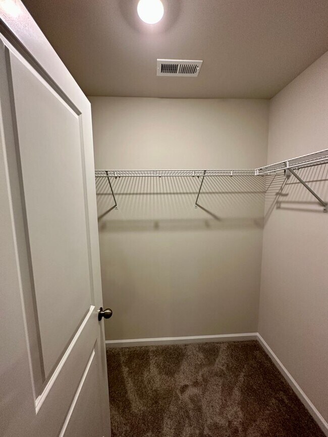 Building Photo - 4BR/3.5 Bath Townhouse in Prime Ballantyne Location; Great Schools