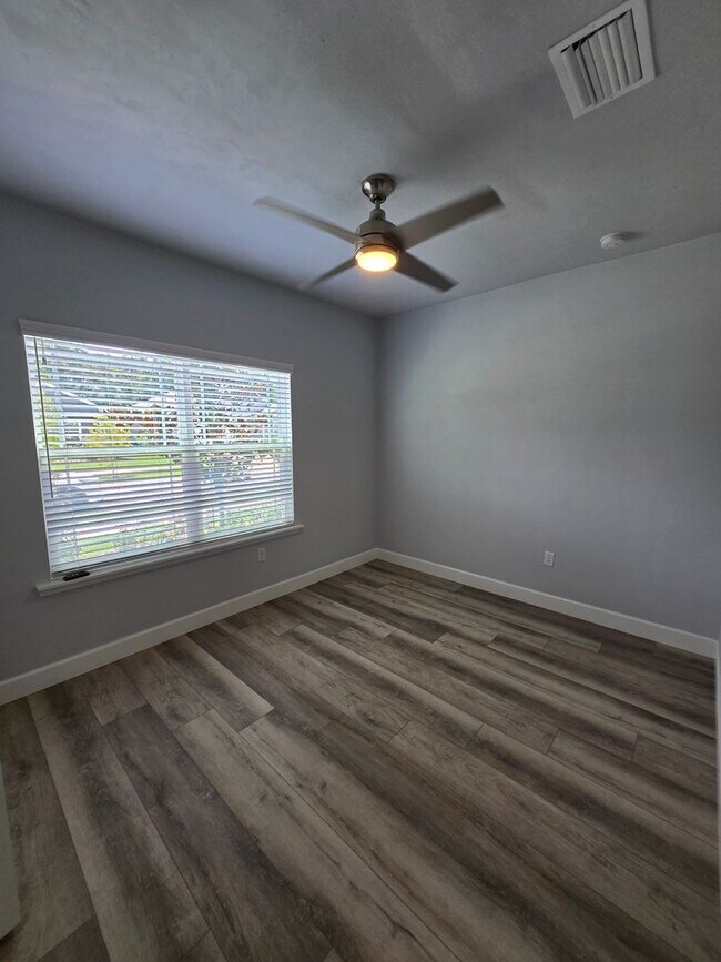 Building Photo - Beautiful 3-Bedroom, 2.5 Bath Home in Desi...