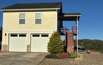 Building Photo - 4530 NE Union Loop