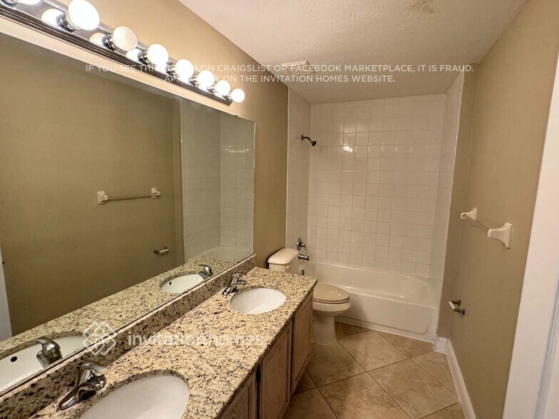 Building Photo - 724 Silver Birch Pl