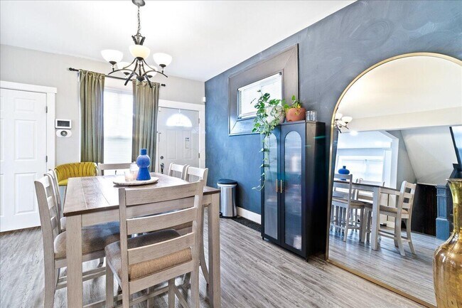 Building Photo - 40 S Richardson Ave