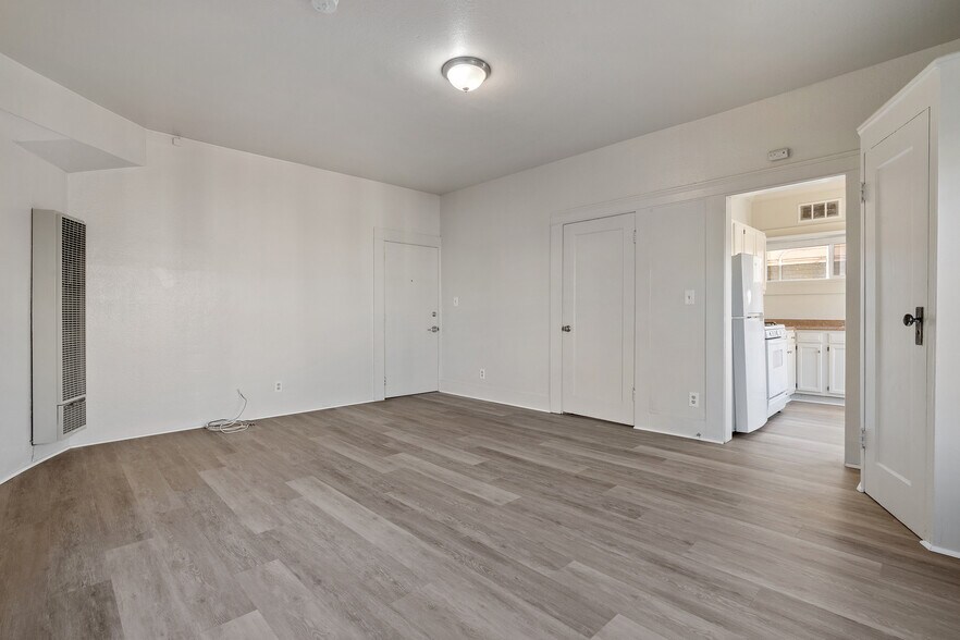 Building Photo - 537 33rd St