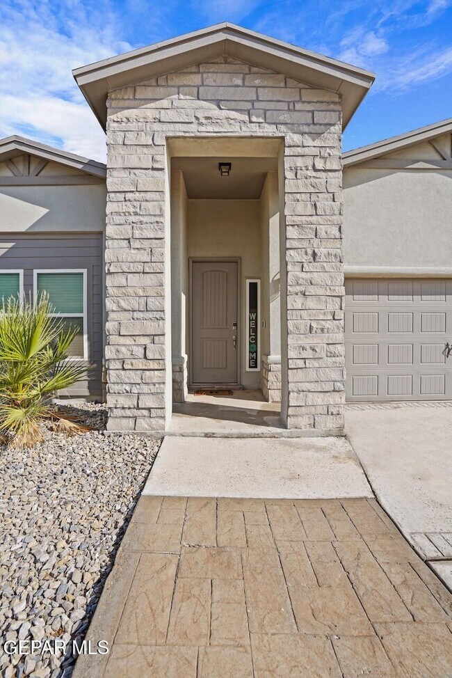 Building Photo - 13757 Villa Vista Ave