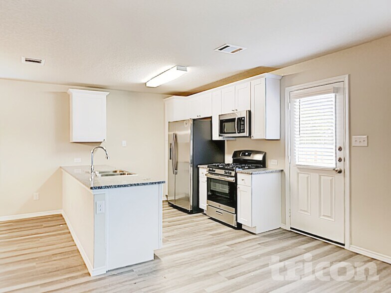 Building Photo - 8902 Lamus Wheel