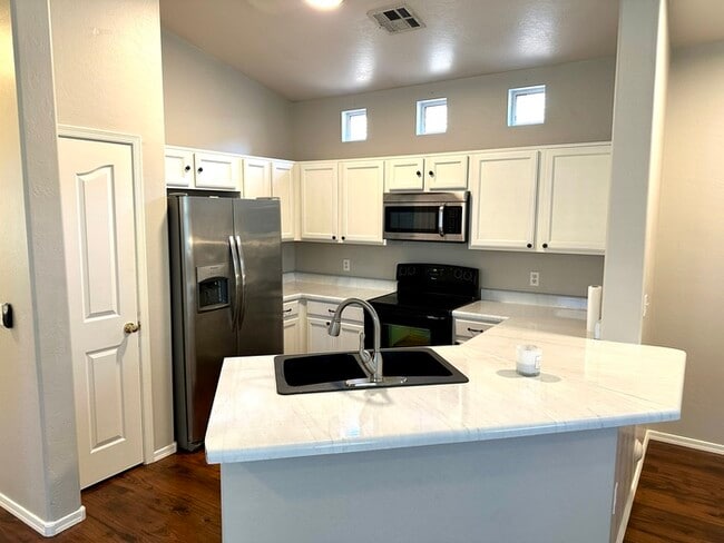 Building Photo - Completely adorable Gardens Community in G...