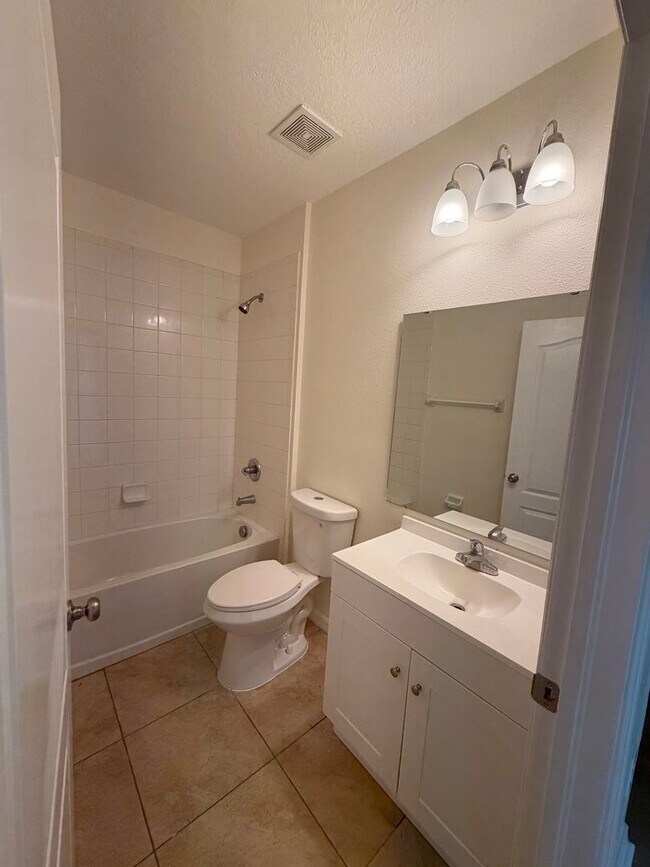Building Photo - 10119 Candleberry Wds Ln