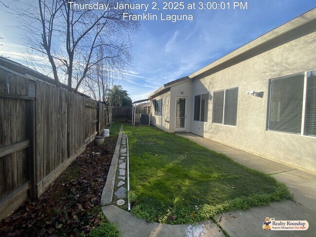 Building Photo - 5637 Lilyview Way