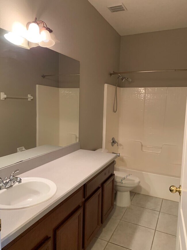 Building Photo - MOVE IN SPECIAL- Charming 3/2 home w/ formal office/4th bedroom and fenced yard in Harmony