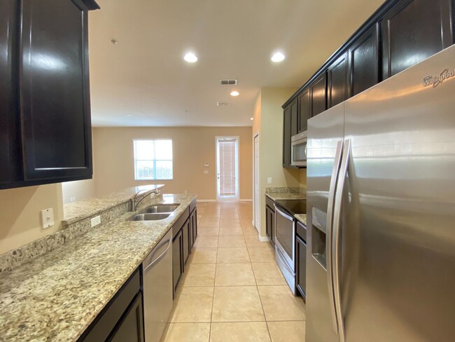 Building Photo - Water's Edge-Lake Nona-10172 Sandstone Pon...