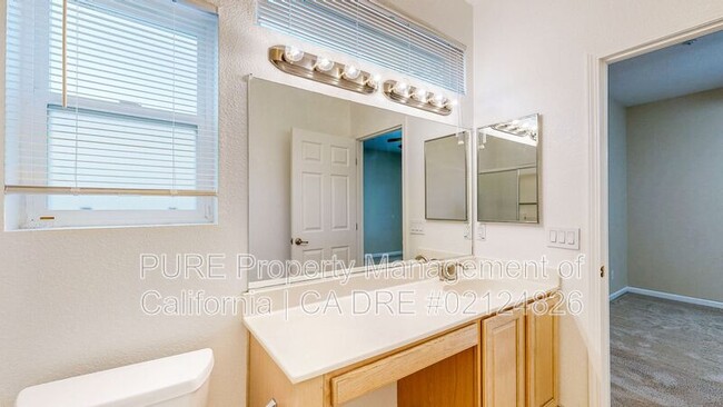Building Photo - 121 Porterfield Creek Dr