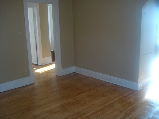 Building Photo - 206 Burr