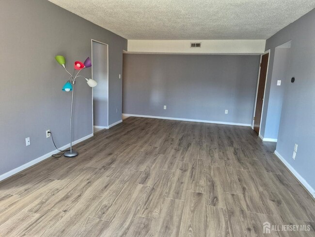 Building Photo - 915 Edison Glen Terrace