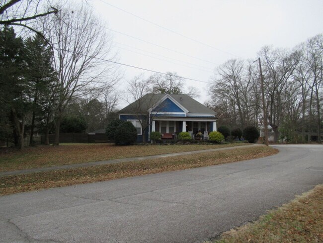 Building Photo - 416 W Montgomery St