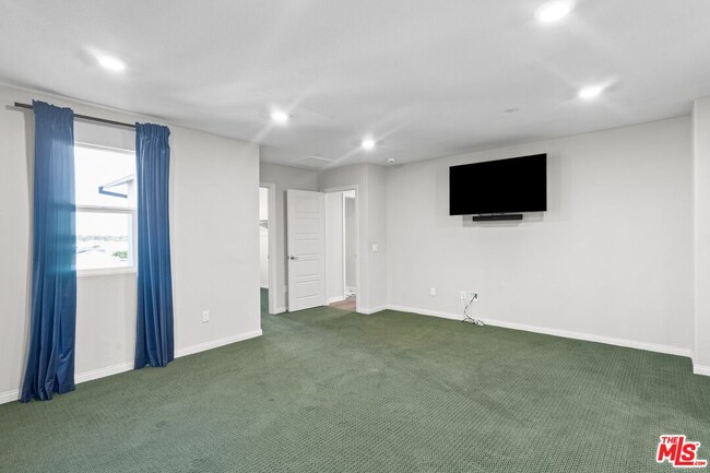 Building Photo - 1203 Beach Ln