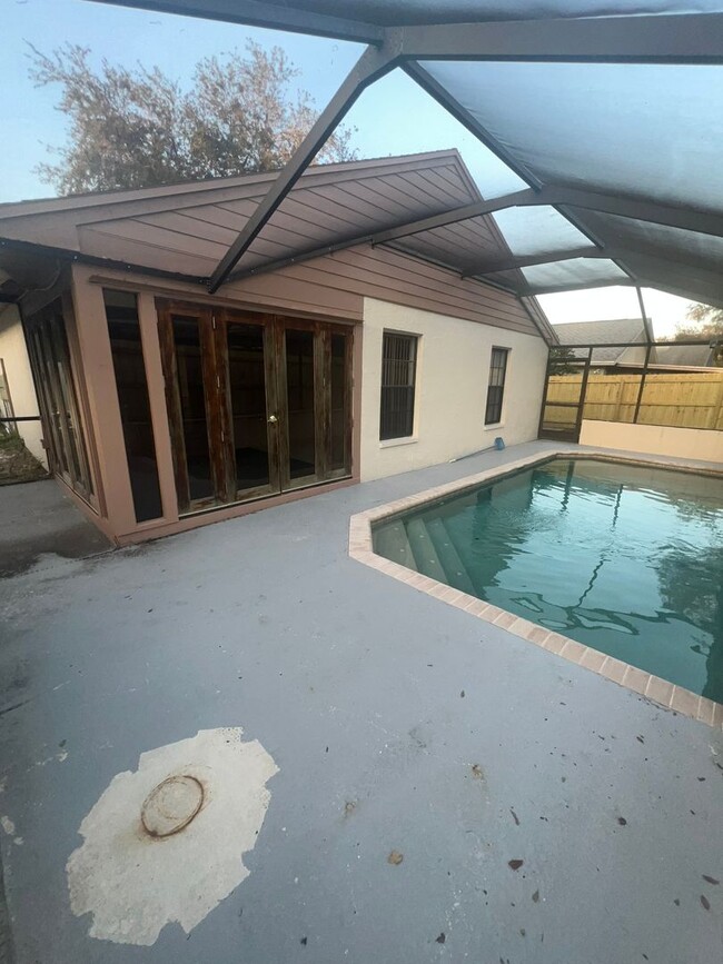 Building Photo - Pool Home in Palm Harbor