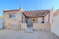 Building Photo - Central El Paso 1 bed/1 bath with ALL UTILTIES INCLUDED!