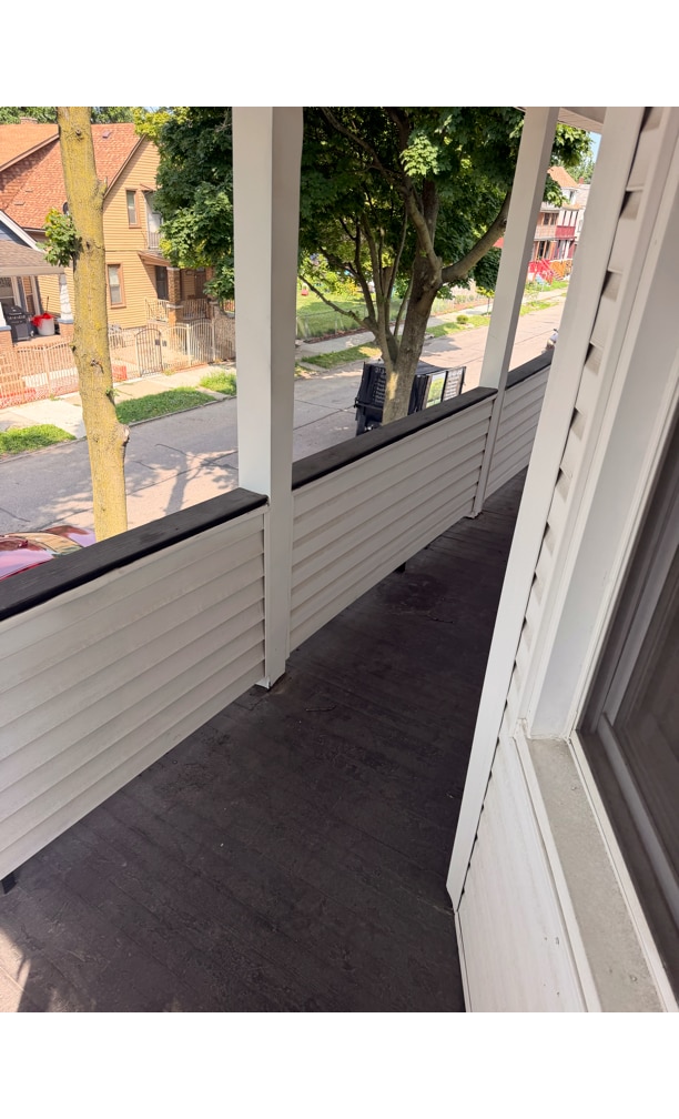balcony - 4442 Freer St