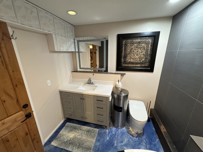 Building Photo - 546 Alaska Frontage Rd