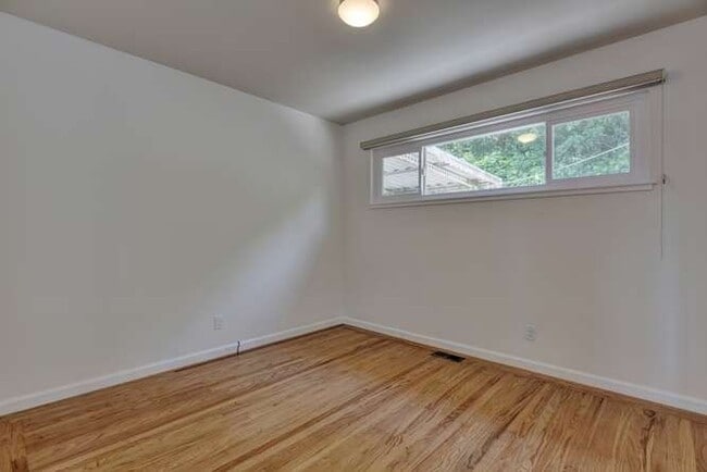 Building Photo - 3 bed 2 bath home for rent in San Mateo